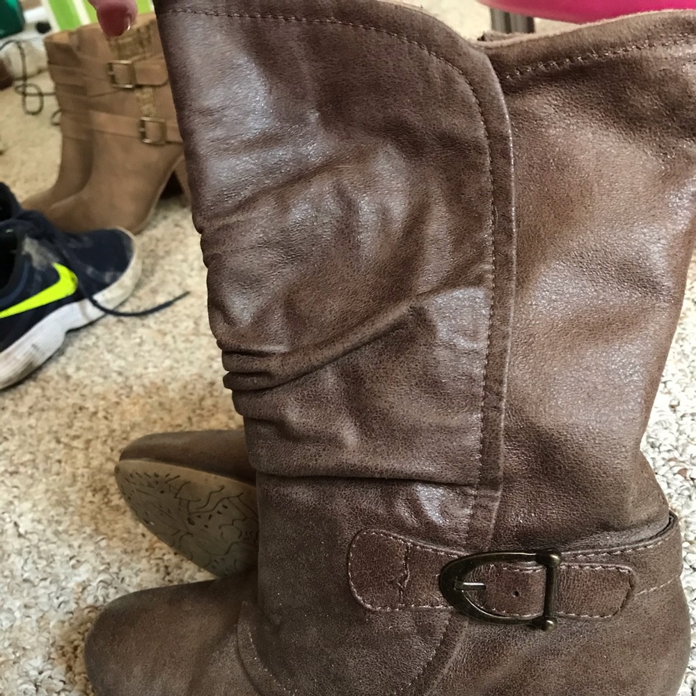 Boots size 8 1/2